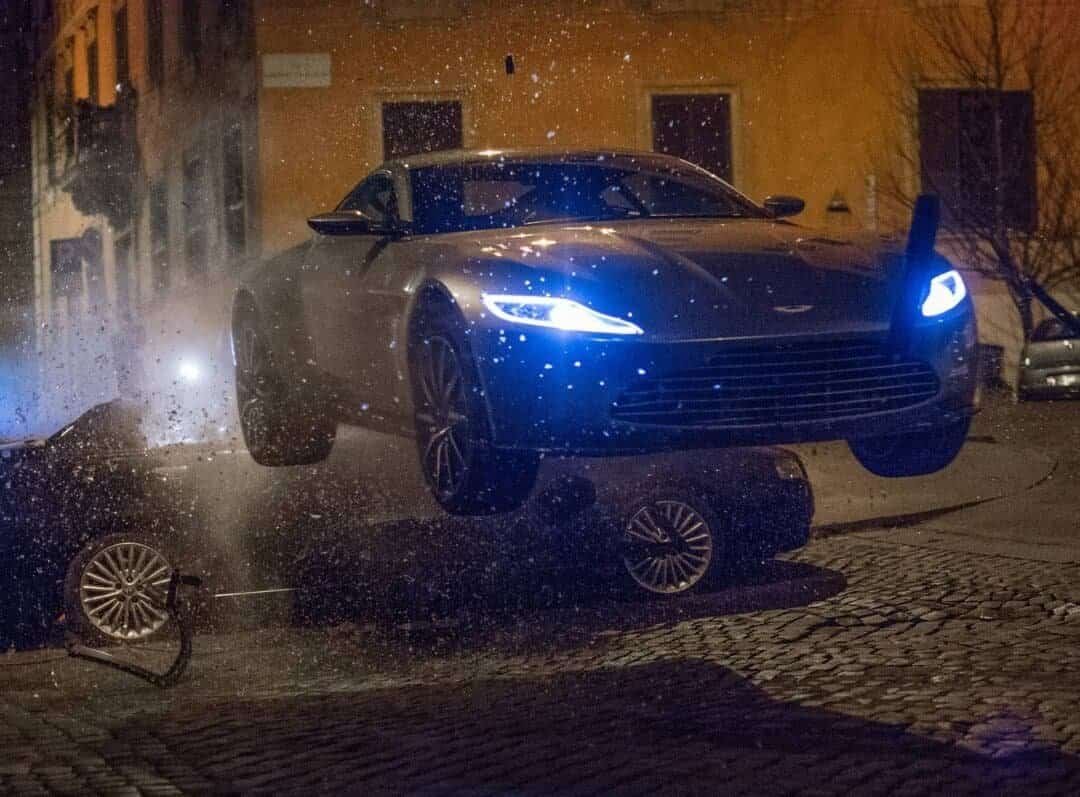 Coche Aston Martin DB10 conducido por James Bond 007 en la película Spectre