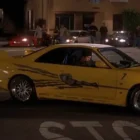 Coche Fast & Furious Nissan Skyline GT-R amarillo Leon