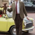 Mr. Bean con su osito Teddy interpretado por Rowan Atkinson