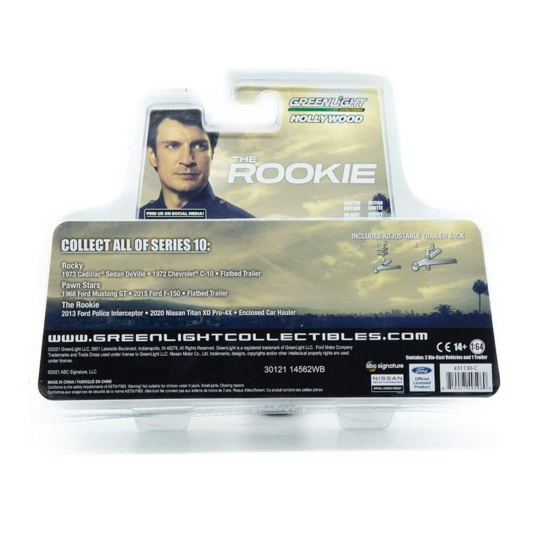 Miniatura coche de policía The Rookie con camioneta Nissan Titan Pro-4X con remolque y coche Policía de Los Angeles Ford Police Interceptor Utility LAPD a escala 1/64 Greenlight
