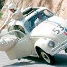 Volkswagen Beetle con número 53 y franjas de carreras de la película Herbie