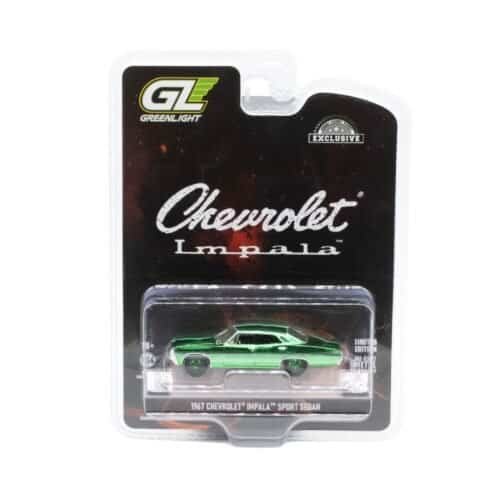 Coche en miniatura Chevrolet Impala Sport Sedan 1967 edición Green Chrome de la serie Supernatural a escala 1/64 fabricado por Greenlight.