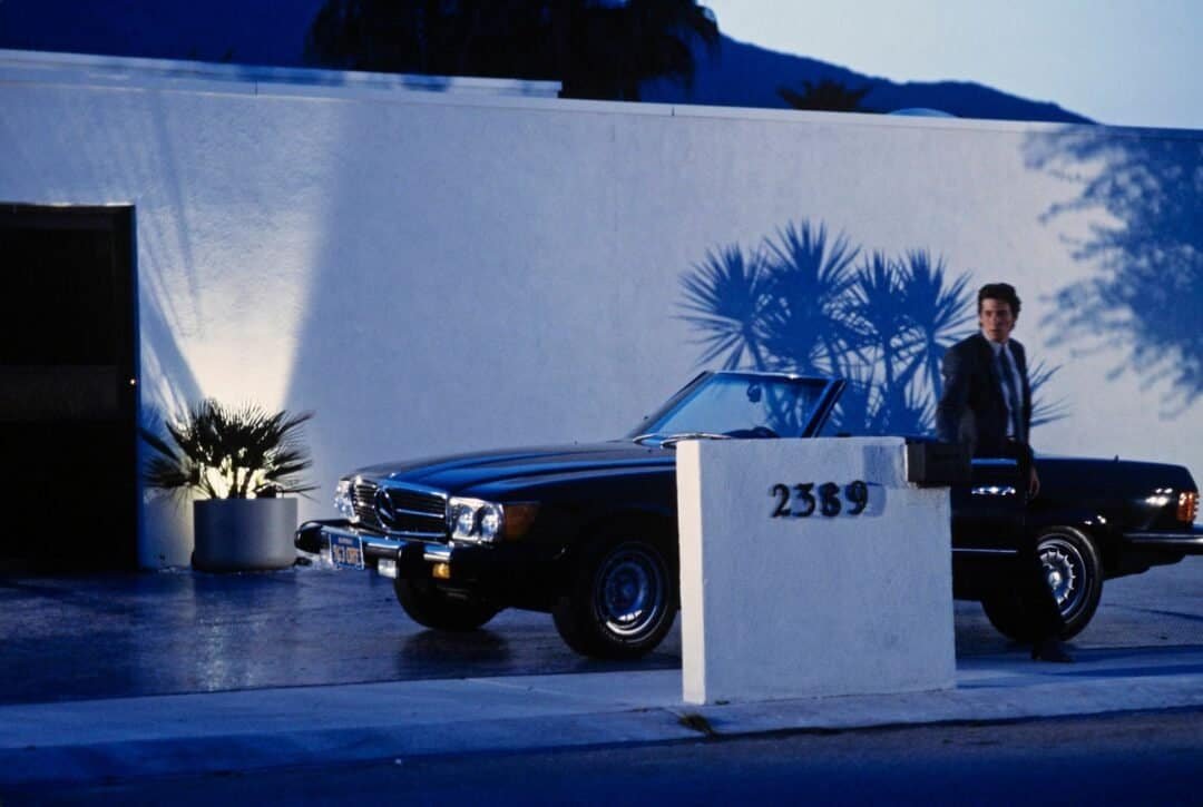 Coche descapotable Mercedes-Benz 450 SL 1979 color negro de la película American Gigolo