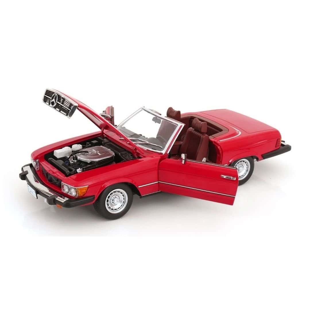 Coche en miniatura Mercedes-Benz 450 SL 1979 color rojo de la serie Dallas a escala 1/12 fabricado por KK Scale.