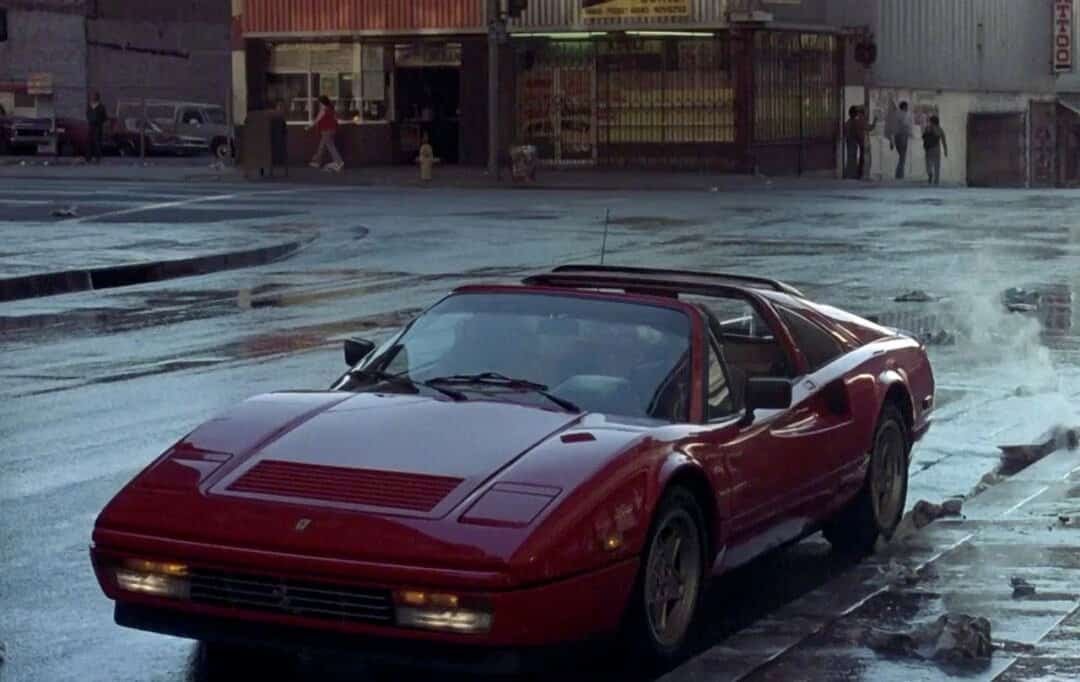 Ferrari 328 GTS 1985 descapotable rojo de la película Superdetective en Hollywood 2